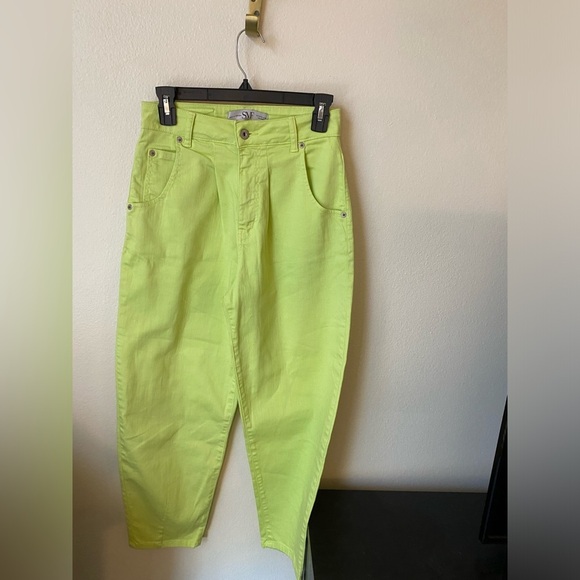 SMF Women’s Pleated Neon Barrel Jeans Size 34 Loud Luxury - Picture 1 of 8